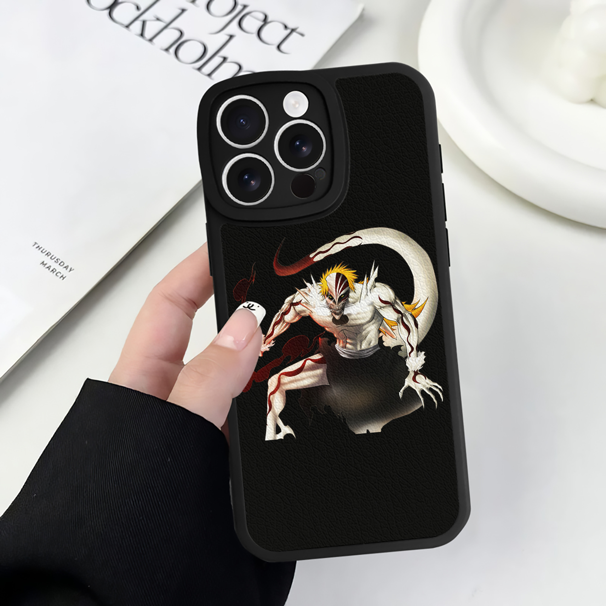 （画像用） ブリーチ 黒崎一護（くろさき いちご）BLEACH Kurosaki Ichigo 【iPhone 16シリーズ対応】シリコンスマホケース（レザー調） 材質：シリコン